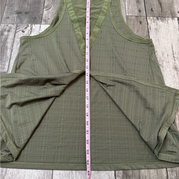 The North Face Women’s Four Leaf Clover Green Dayology Tank Tie Back Medium - Picture 5 of 6